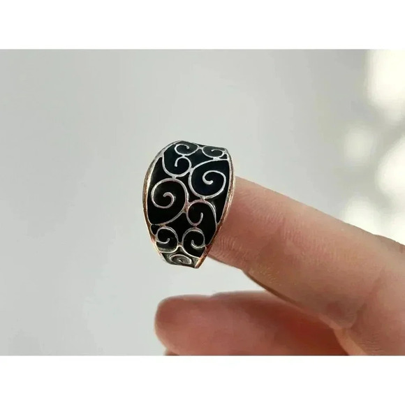 Vintage Silver Tone Enamel Swirl Design Tapered Retro Modernist Ring - Size 6.75 - Picture 7 of 7